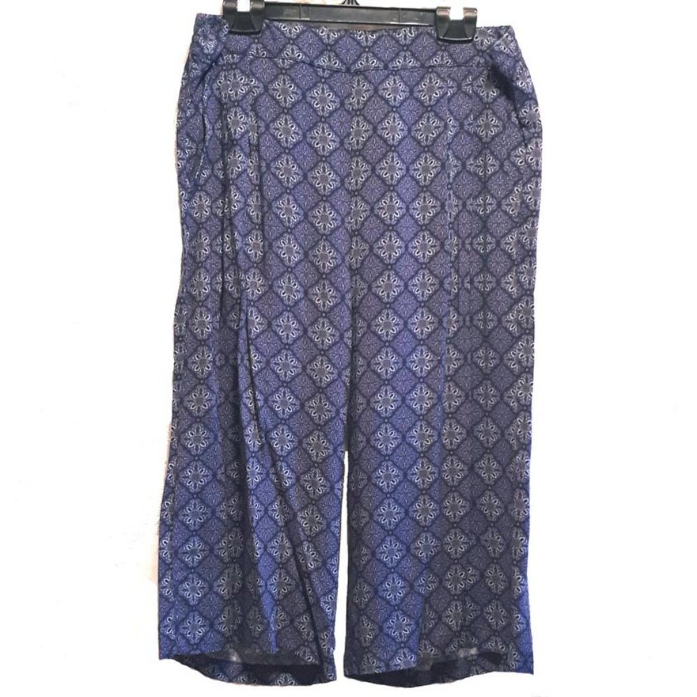 3 for $30***"Manguun" capris. New with tags. Sz 10